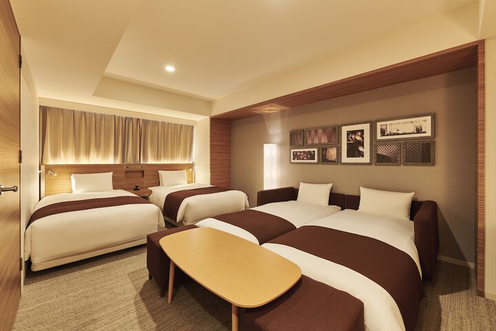 Room 27 of 143