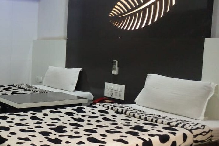 Room 5 of 12