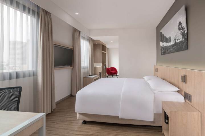 Room 8 of 76