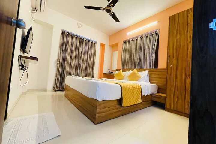 Room 4 of 11