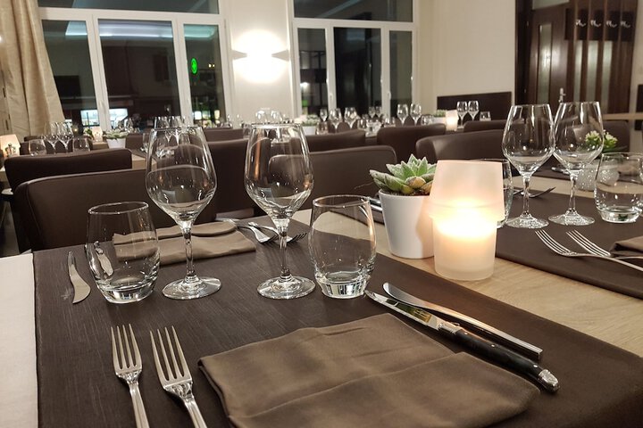 Dining 30 of 54