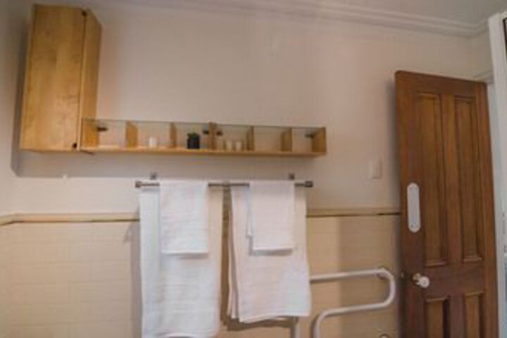 Room 4 of 28