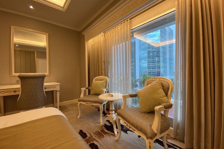 Room 18 of 37