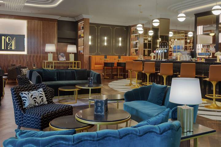 Lounge 127 of 206