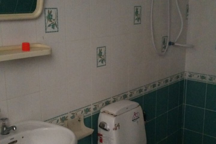 Room 17 of 25