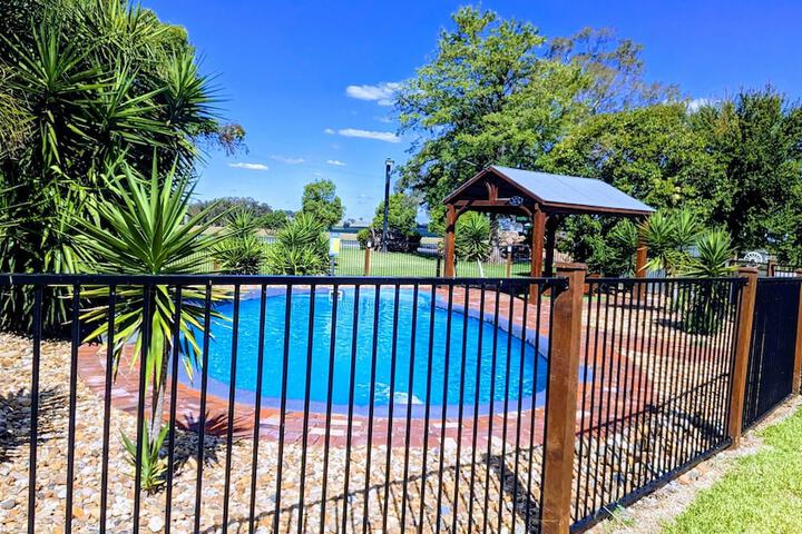 Pool 41 of 55