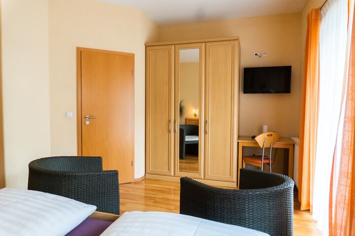 Room 3 of 47