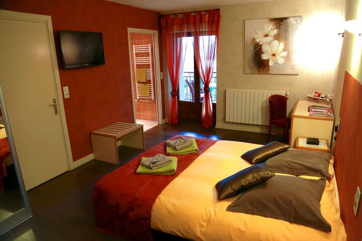 Room 2 of 43