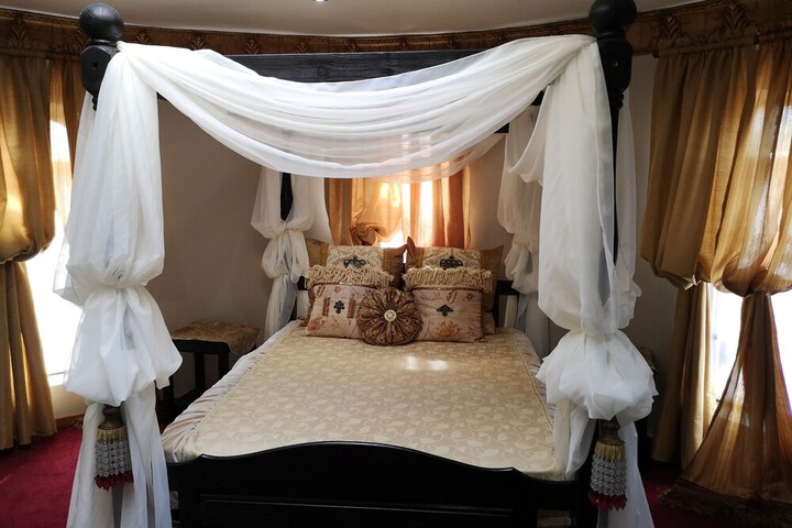 Room 6 of 73
