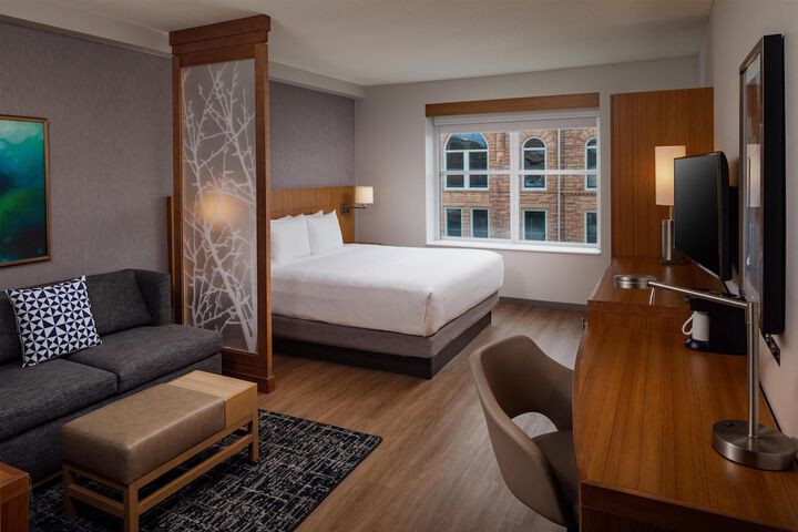 Room 6 of 25