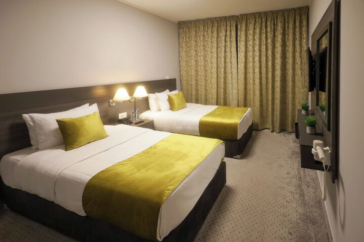 Room 12 of 27