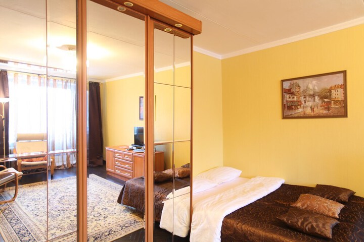 Room 12 of 164