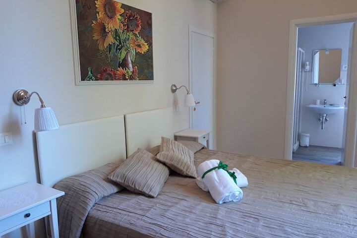 Room 11 of 103