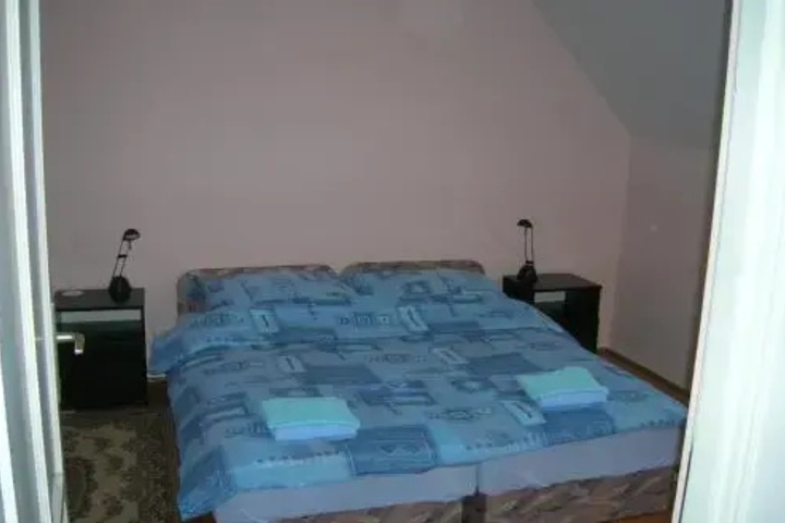 Room 6 of 11