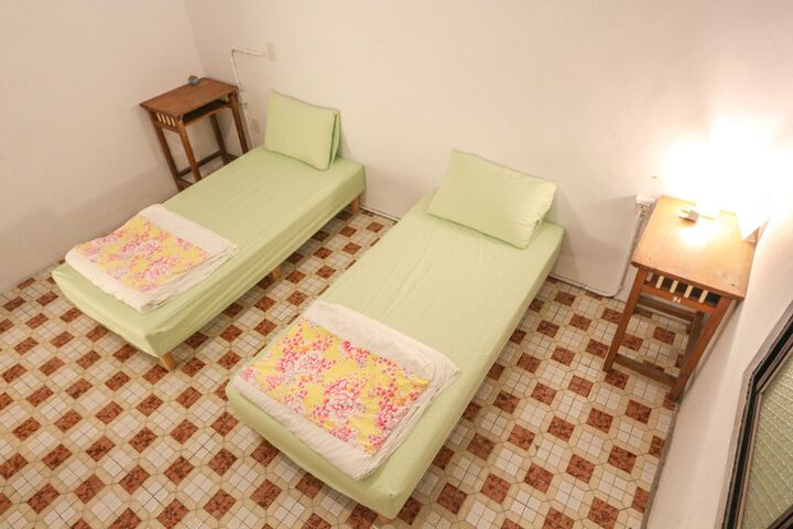 Room 30 of 98