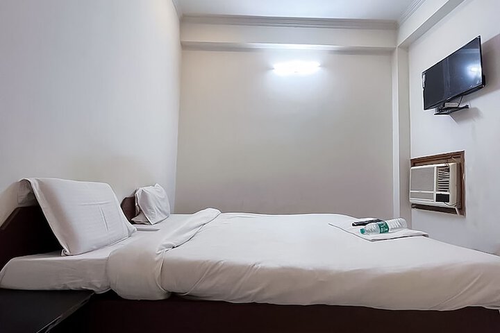 Room 13 of 28