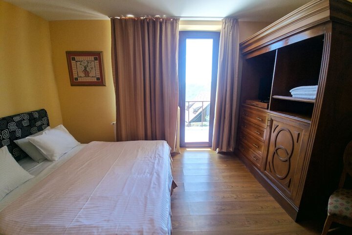 Room 11 of 29
