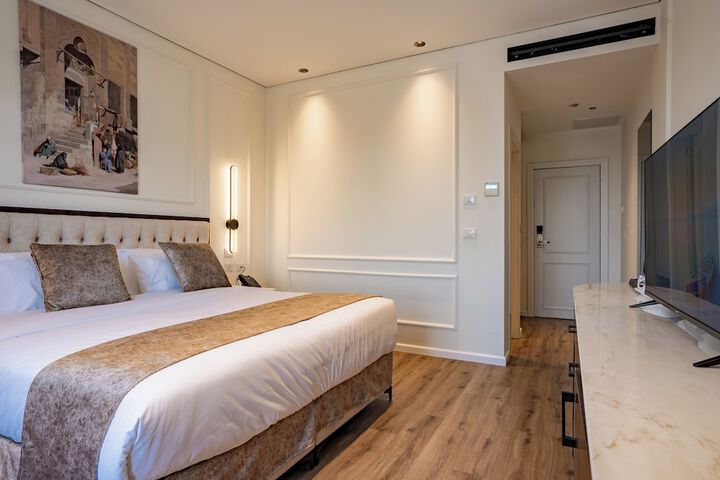 Room 13 of 52