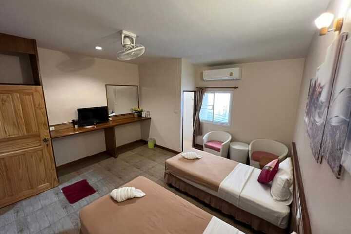 Room 9 of 123