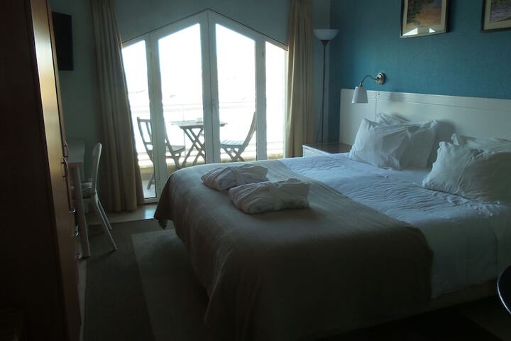 Room 3 of 46