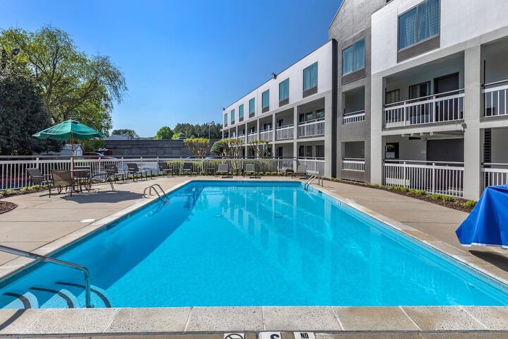 Pools & Facilities