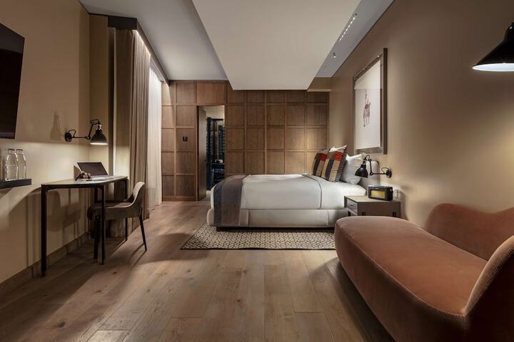Room 15 of 103