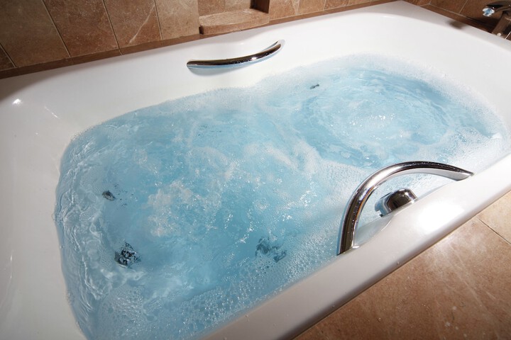 Jetted tub
