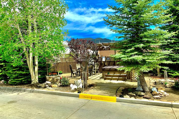 Hotel Exterior 77 of 100