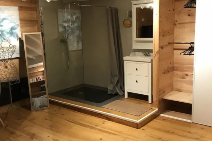 Room 4 of 26