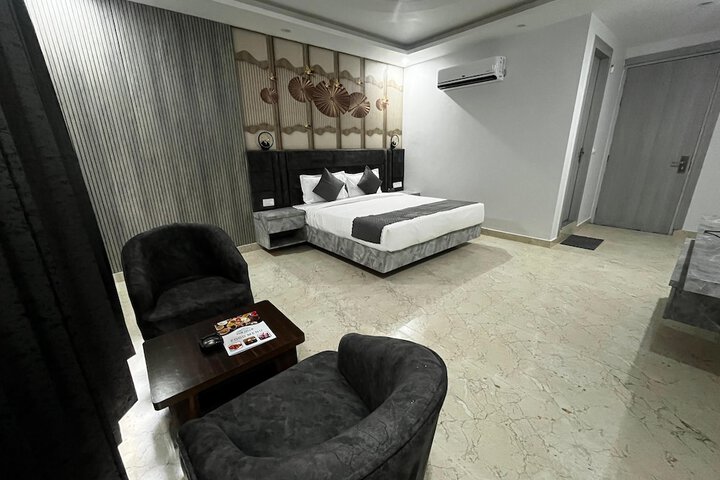 Room 7 of 24