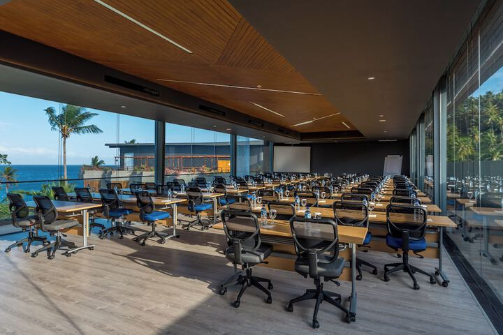 Business Center 90 of 100