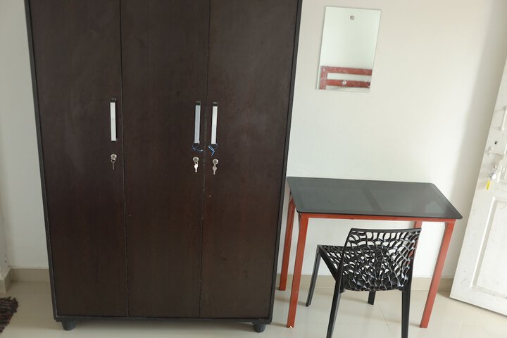 Room 33 of 53
