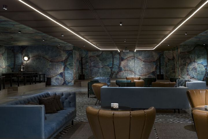 Lounge 46 of 58