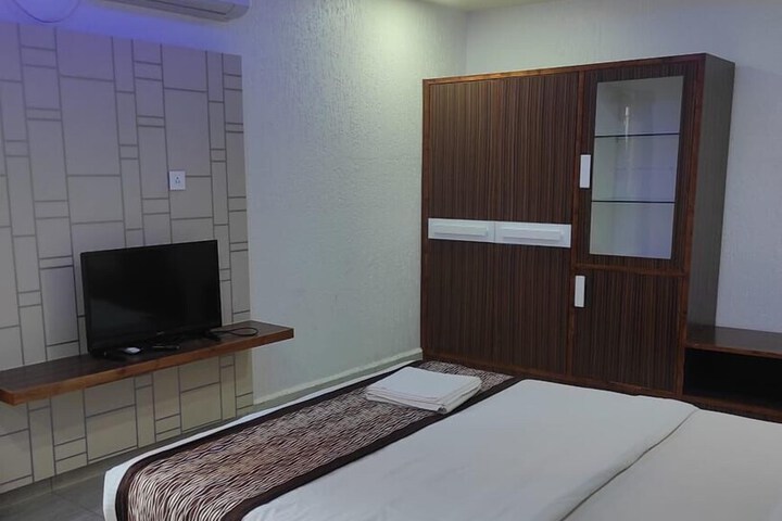 Room 23 of 53