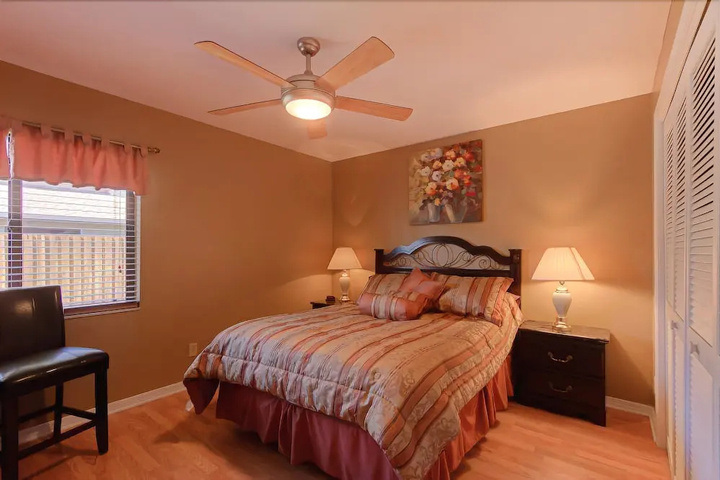 Room 4 of 16