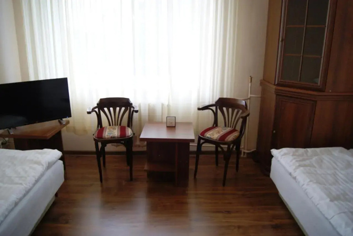 Room 4 of 11