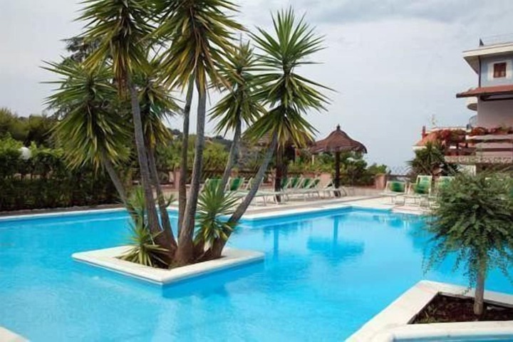 Hotel with Pool
