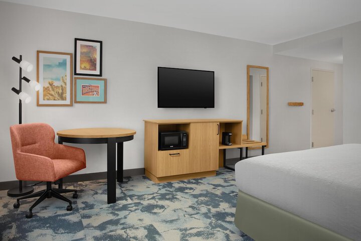 Room 34 of 77