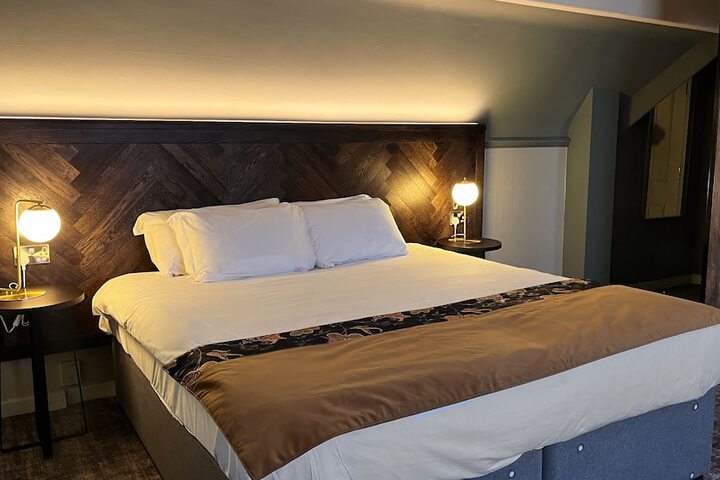 Room 32 of 94