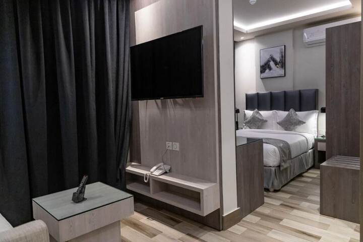 Room 8 of 25