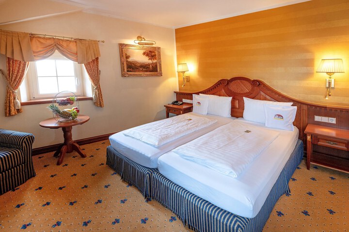Room 35 of 137