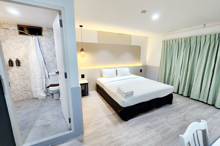 Room 30 of 58