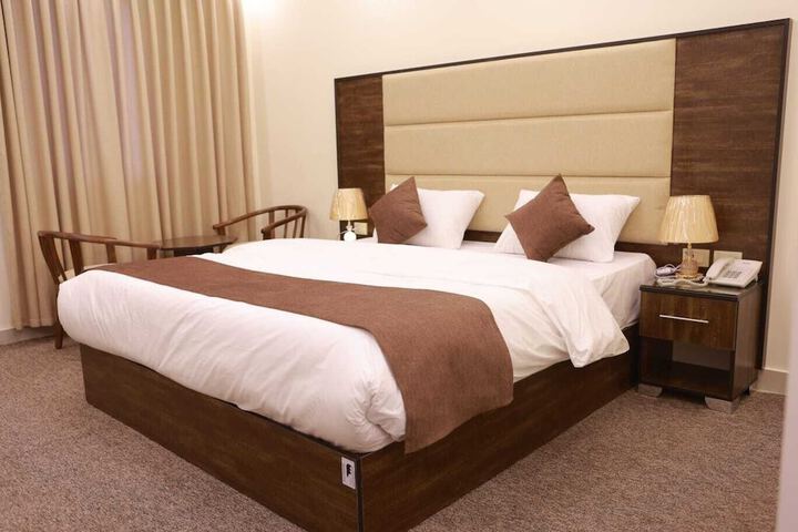 Room 2 of 28