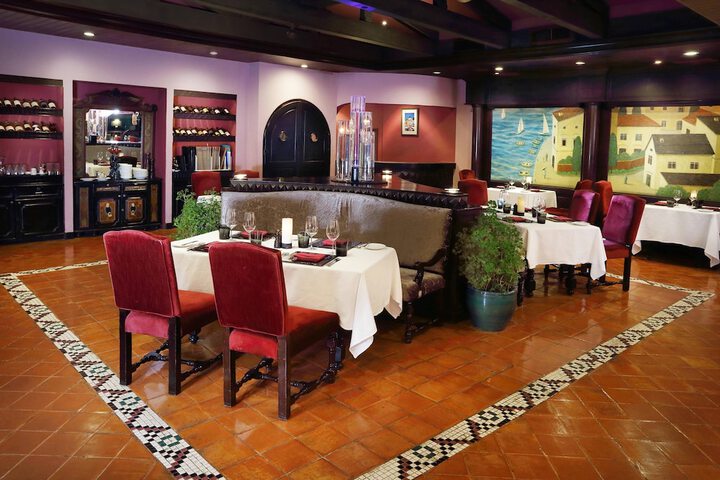 Dining 134 of 297