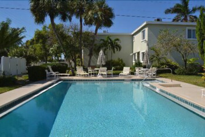 Pool 20 of 39