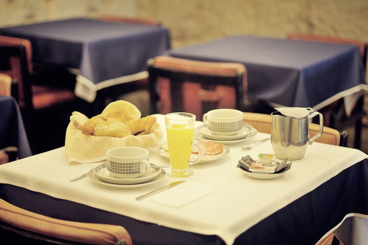 Dining 35 of 49
