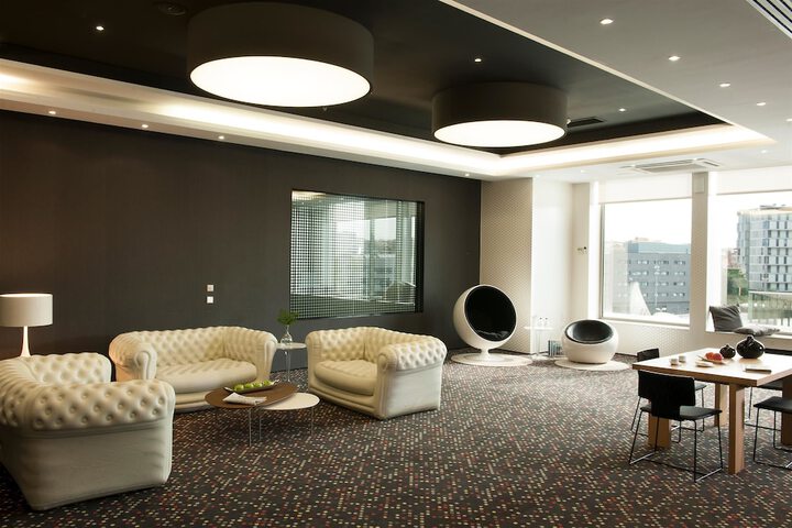 Entrance & Lobby