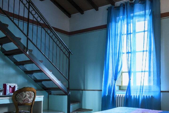 Room 11 of 25