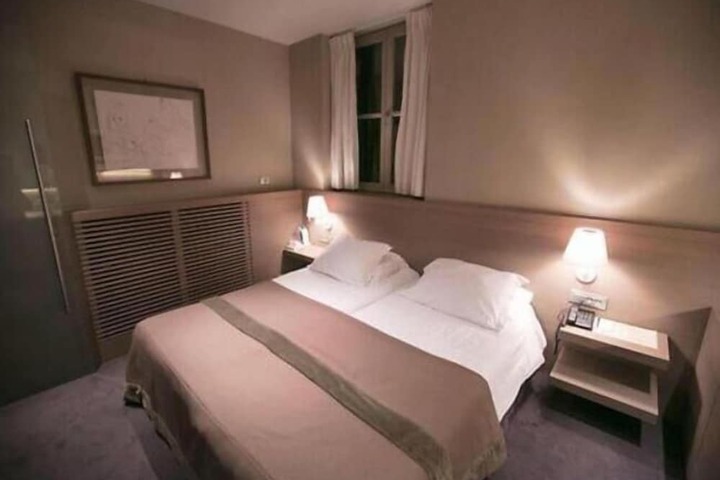 Room 4 of 46