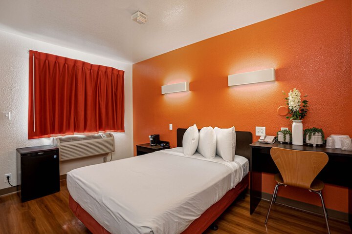 Double Bed Accessible (4 of 11)